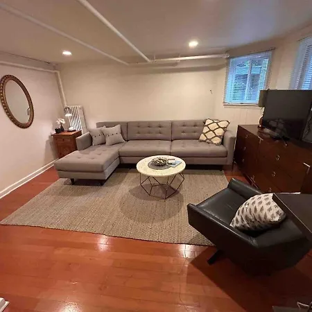 Comfy Garden Suite In Andersonville
